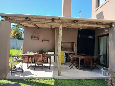 Alberdi al 2300