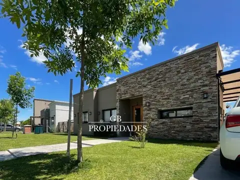 Venta de Casa en Santa Lucia, Pilar del Este