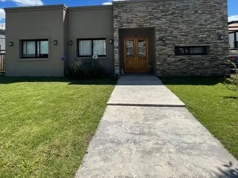Venta de Casa en Santa Lucia, Pilar del Este