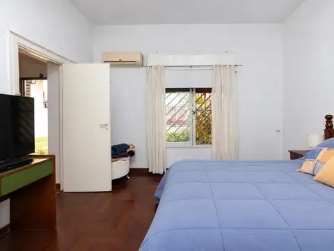 Casa en Venta con 4 cocheras
