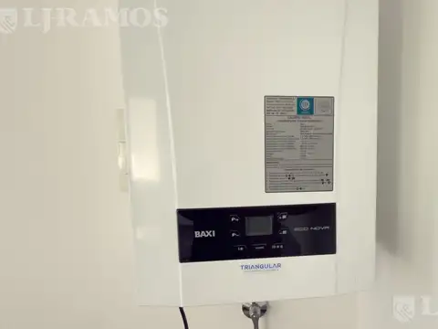 Casa en Alquiler con 4 cocheras