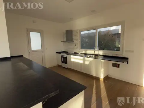 Casa en alquiler Barrio Costas Puertos Escobar