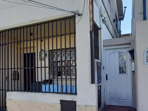 Ph de 4 ambientes contrafrente con patio