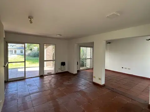 Casa en Venta con 3 cocheras