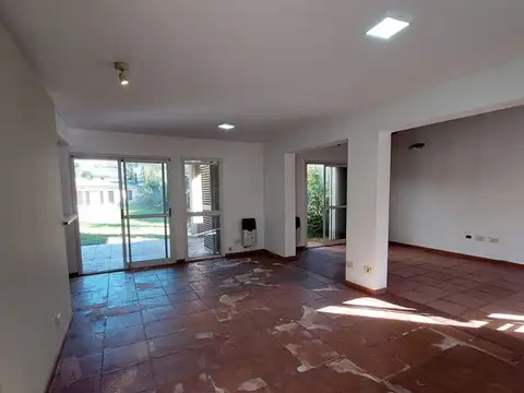 Casa en Venta con 3 cocheras