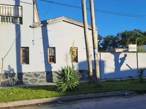 Casa 5 ambientes con 1 baño