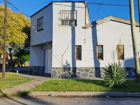 Casa 5 ambientes con 1 baño