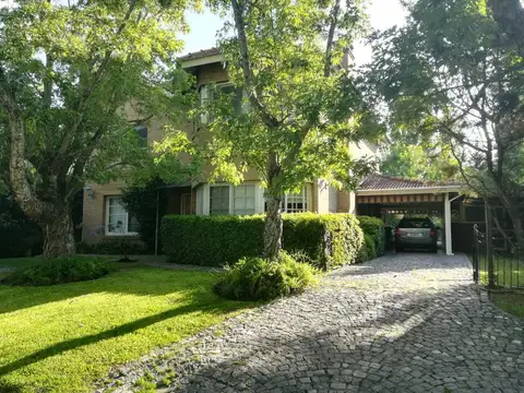 Casa 6 ambientes con 3 baños