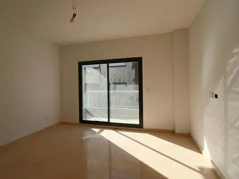 Oportunidad única en Constitución! Luminoso Monoambiente al Frente, ubicado en el sexto piso