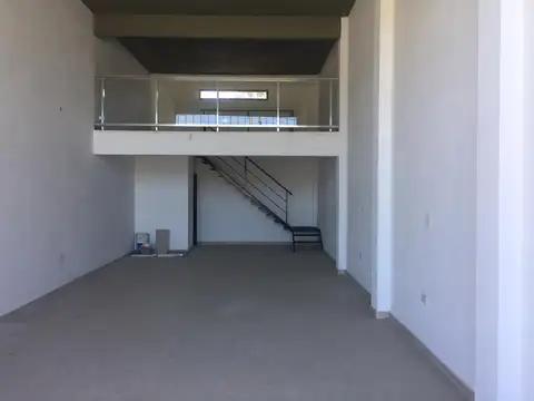 Excelentes Locales Comerciales sobre Yrigoyen