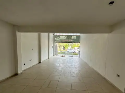Excelentes Locales Comerciales sobre Yrigoyen