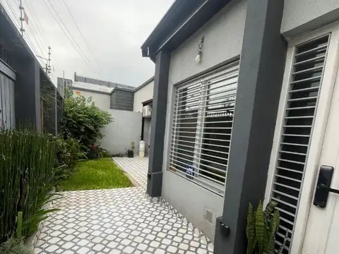 Excelente casa de 3 ambientes en lote propio en Haedo