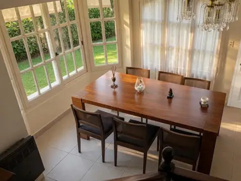 Casa en Venta con 4 cocheras