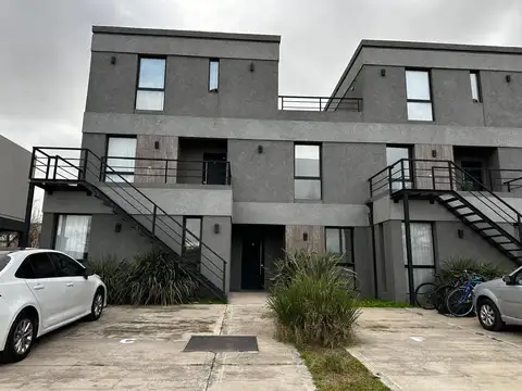Casa en alquiler de 4 ambientes en Barrio privado "El Aljibe", Manzanares, Pilar.