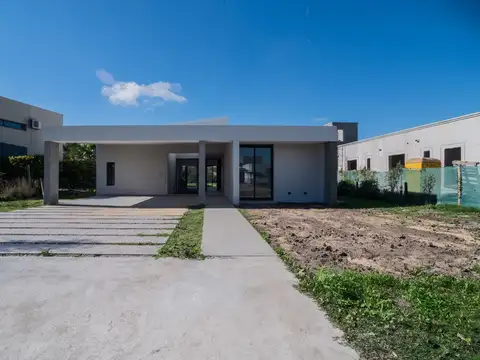 CASA DE CATEGORIA A ESTRENAR EN BARRIO PRIVADO LAS ALMENAS