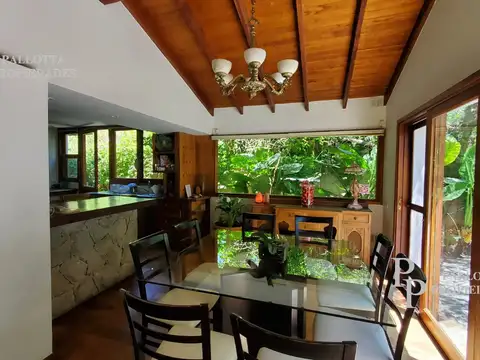 Casa 5 ambientes con 2 baños