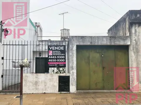 CASA PARA MODERNIZAR, SOBRE LOTE DE 10 x 30