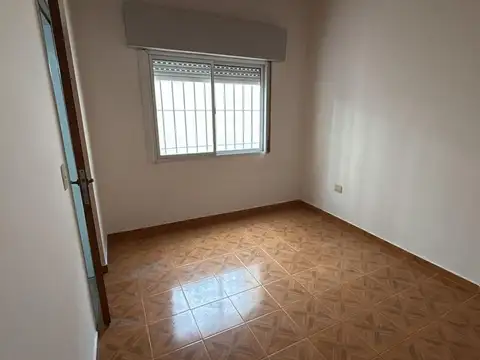Depto Tipo Casa en Alquiler en Villa Dominico, $ 650.000