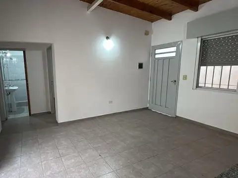 Depto Tipo Casa en Alquiler de 3 ambientes