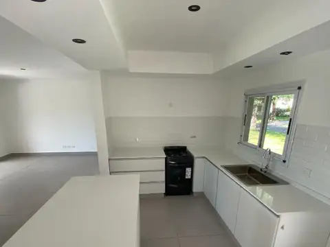 Casa en Venta con 4 cocheras