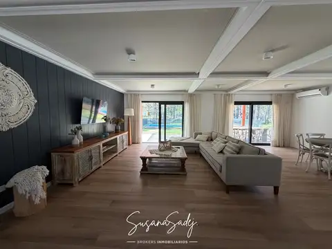 Casa en Venta con 4 cocheras