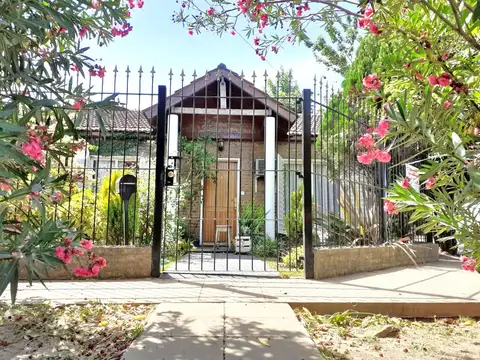 Casa en venta en Maquinista Savio