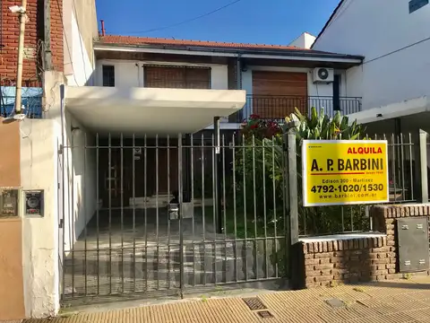 Dúplex en 2 Plantas con 3 Dorm. con Jardín Ubicado a Media Cuadra de Av Fleming. Vista Norte