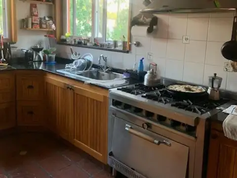 Excelente casa en venta de 7 ambientes en Lomas de Fatima