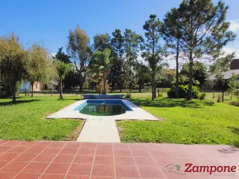 Casa en Venta con 3 cocheras