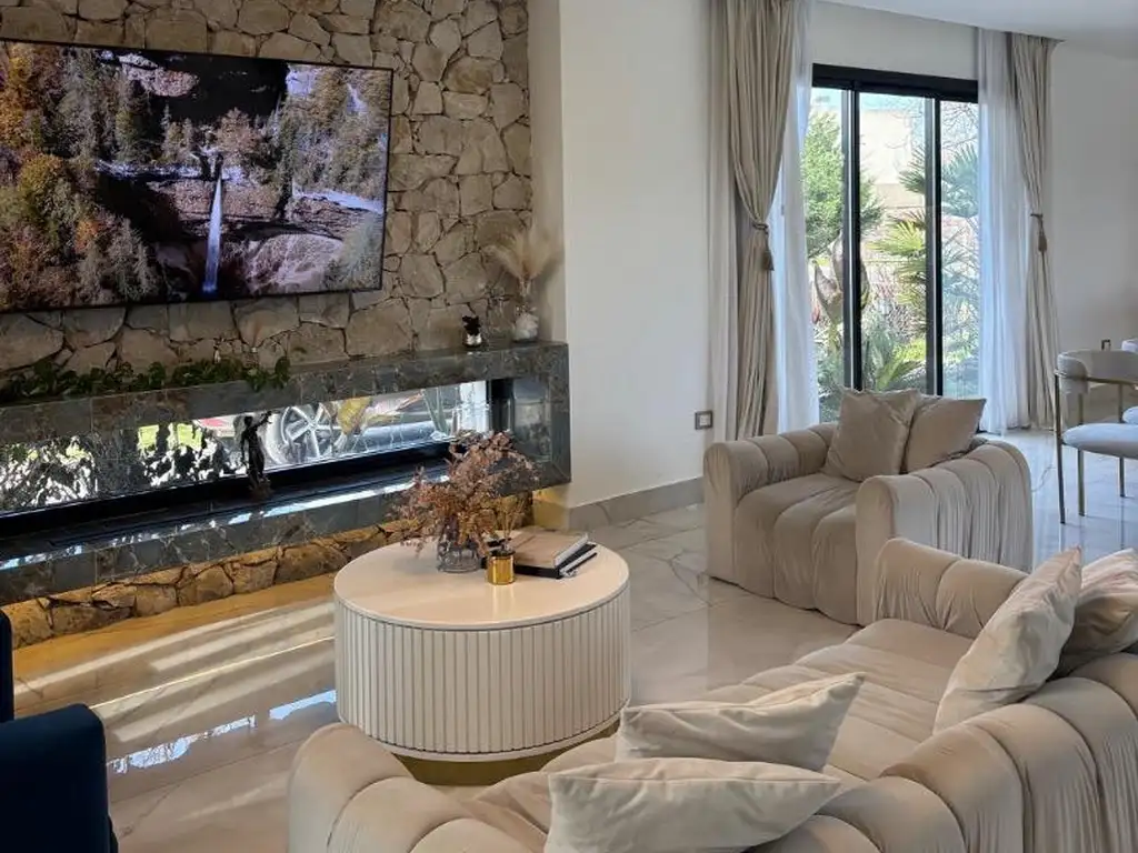 Fincas De Hudson - 4 dormitorios con cochera