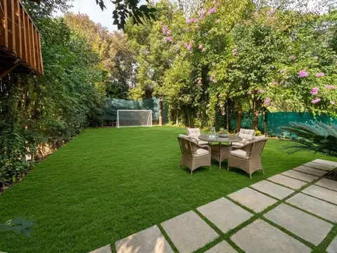 CASA EN VENTA LA PLATA CITY BELL A REFACCIONAR