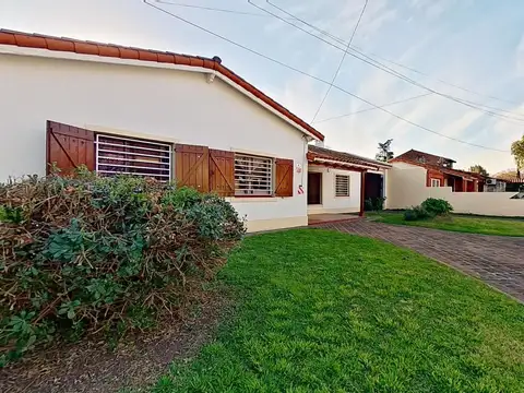 Vende Casa 4 dormitorios, Pileta, Quincho y Jardín en Ciudad Evita