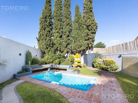 Casa en Venta con 2 cocheras