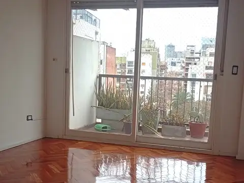 Uriarte 2400, Piso 8