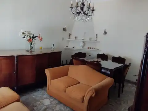 Casa en Ramos Mejia, jardín, patio, lote, quincho, centro, permuta