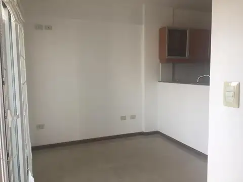Departamento 4 ambientes céntrico con cochera