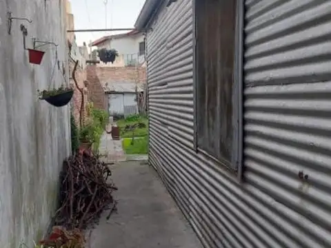 Casa con cochera y fondo libre