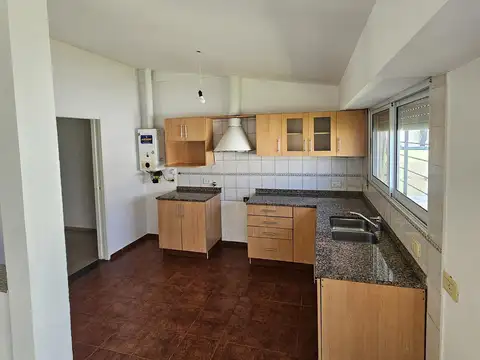 Casa en Alquiler en Granadero Baigorria, $ 750.000
