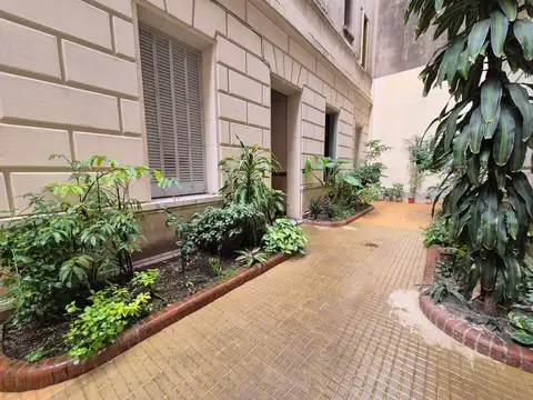 VENTA DPTO 4 AMB A REFACCIONAR-MONSERRAT