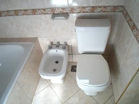 VENDIDA   Apto Crédito - Vivienda c/Galpón 120 m2 cub aprox c/Fondo libre Quincho, MB  zona céntrica