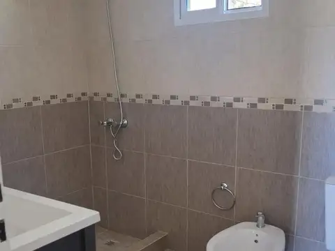 Casa en Alquiler con 2 cocheras
