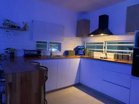 Casa 4 ambientes con 2 baños
