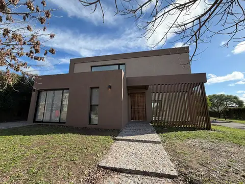 Casa  en Venta en Santa Guadalupe, Pilar, G.B.A. Zona Norte