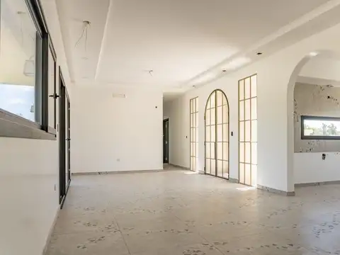 Casa 4 ambientes con 3 baños