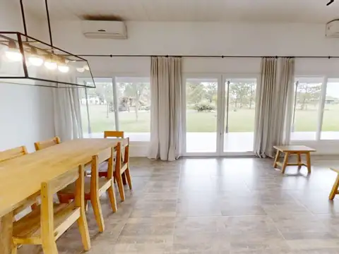 Casa en Venta con 3 cocheras