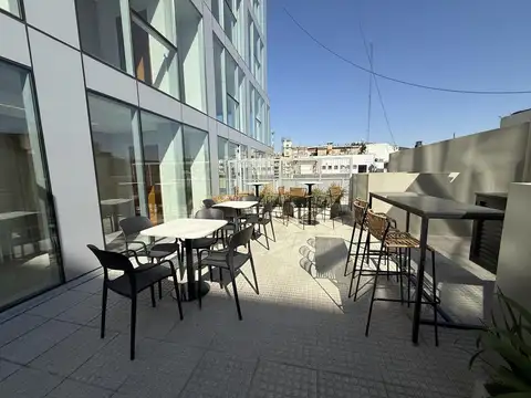 Monoambiente amplio y  luminoso en piso 10. Divisible a 2 ambientes