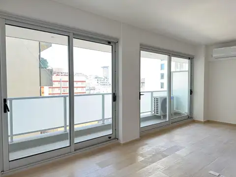 Departamento 2 ambientes. Piso alto y luminoso