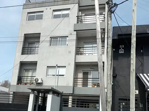 Hermoso departamento de 2 ambientes, a pocos metros del acceso a la autopista Bs.As. - La Plata