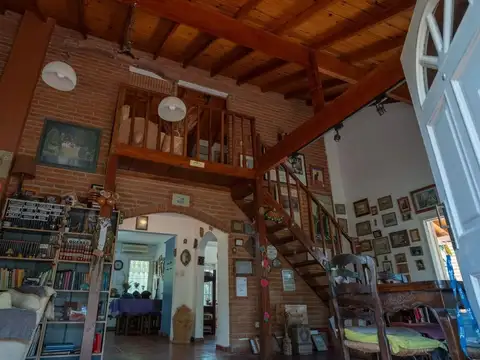 Casa 4 ambientes con 2 baños