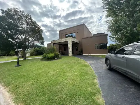 Venta casa 5 ambientes Barrio Santa Juana. Canning